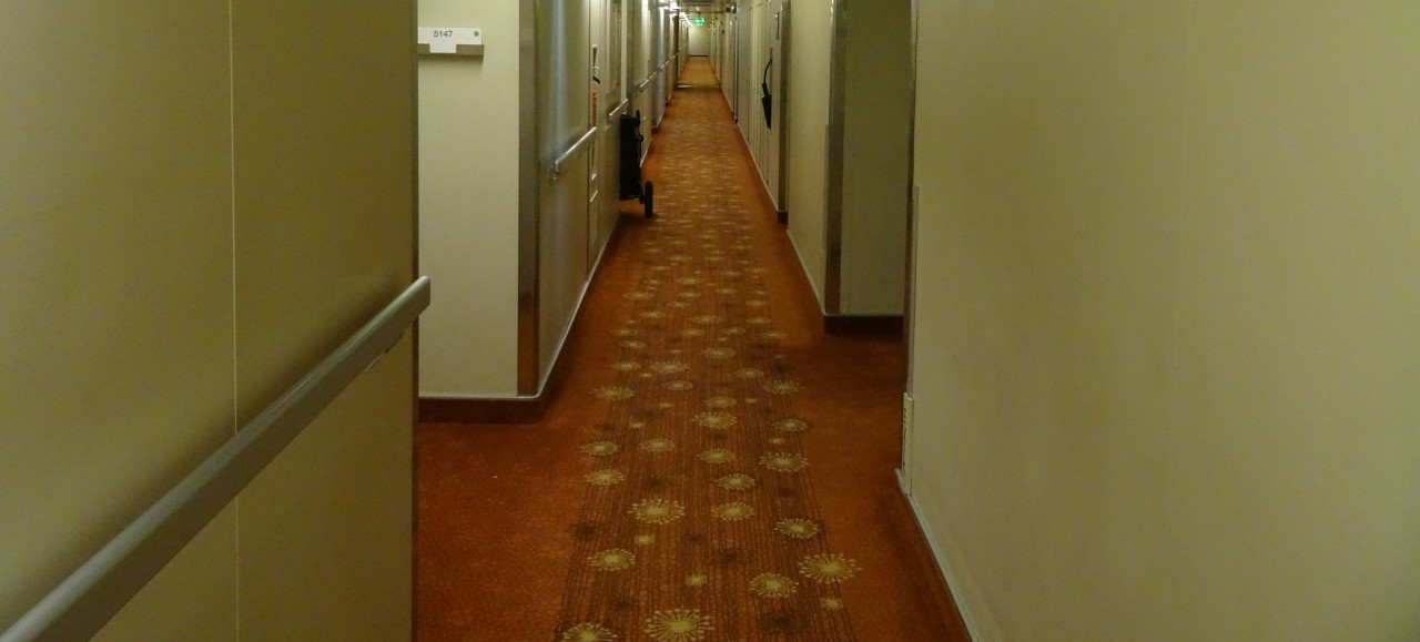 hallway-262474_1920